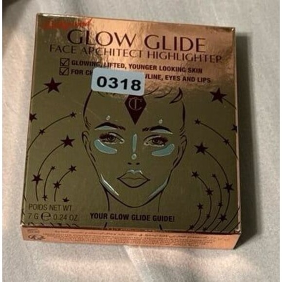 CHARLOTTE TILBURY
Glow Glide Face Architect Highlighter - Rose Gold Glow - Picture 5 of 7